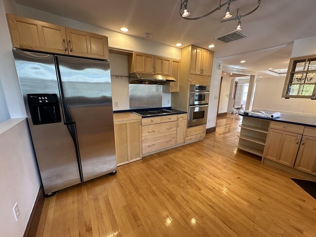 17 Herbert Rd, Unit 2 in Arlington, MA - Building Photo - Building Photo