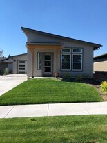 1591 NE Rumgay Ln in Bend, OR - Building Photo