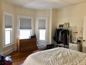 33 Chester St, Unit 2F in Somerville, MA - Foto de edificio - Building Photo