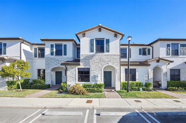 10013 SW 228th Terrace in Miami, FL - Foto de edificio - Building Photo