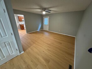 3865 S Beechwood Ave in Springfield, MO - Building Photo - Building Photo