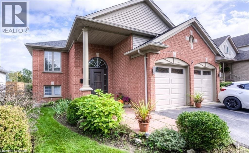 8 Melran Dr in Cambridge, ON - Building Photo