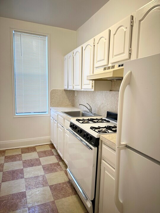 2545 32nd St, Unit 1 in Astoria, NY - Building Photo