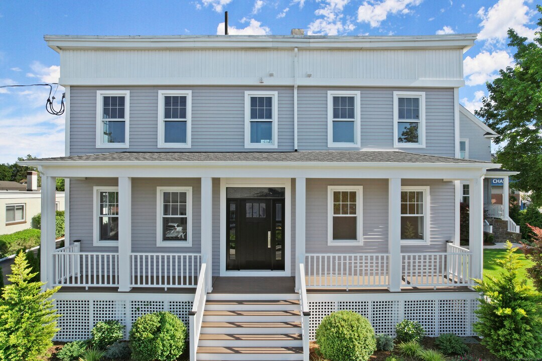 29 East Ave in New Canaan, CT - Building Photo