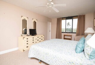 11 Bluebill Ave in Naples, FL - Building Photo - Building Photo