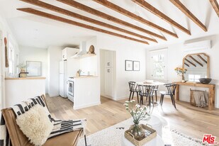 372 N Ave 53 in Los Angeles, CA - Building Photo