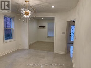 12 Kinrade Ave in Hamilton, ON - Building Photo - Building Photo