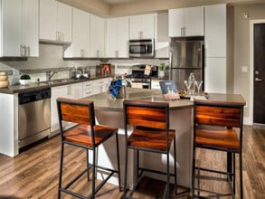 4855 Ariva Way in San Diego, CA - Building Photo - Building Photo