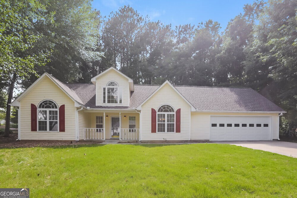 421 Windermere Dr in Loganville, GA - Building Photo