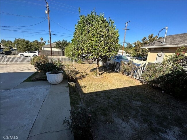 14222 Hart St in Los Angeles, CA - Building Photo - Building Photo