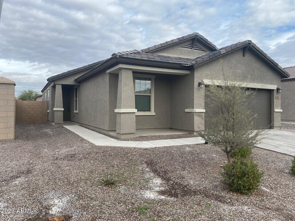 826 W Nova Pl in Casa Grande, AZ - Building Photo
