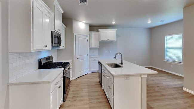 6941 Labelle Dr in Warr Acres, OK - Building Photo - Building Photo