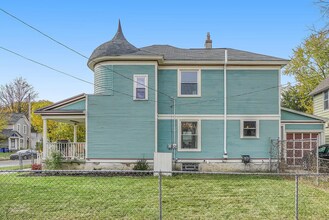 1035 Jackson St NW in Grand Rapids, MI - Building Photo - Building Photo