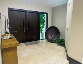 247 Shore Dr S in Miami, FL - Building Photo - Building Photo