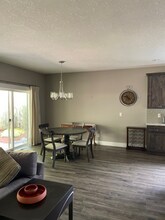 4677 Southampton Dr SE in Salem, OR - Building Photo - Building Photo