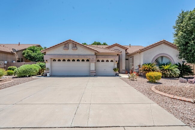 property at 3323 E Irwin Ave