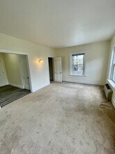 7347 Wisconsin Ave, Unit 303 in Bethesda, MD - Foto de edificio - Building Photo