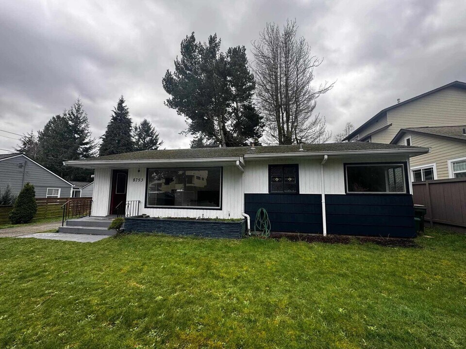 8753 13th Ave NW in Seattle, WA - Building Photo