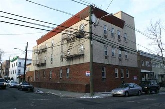 19 Hopkins Ave in Jersey City, NJ - Foto de edificio - Building Photo