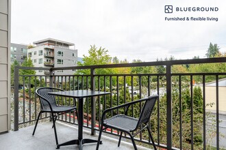 15566 NE 22 Pl in Bellevue, WA - Building Photo - Building Photo