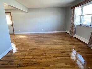 862 Sunrise Hwy in West Babylon, NY - Building Photo - Building Photo