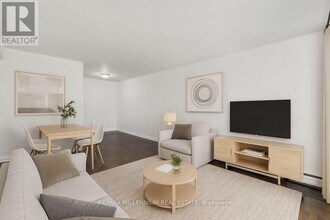 508 Dawes Rd in Toronto, ON - Building Photo - Building Photo