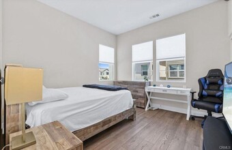 139 Rondo in Irvine, CA - Foto de edificio - Building Photo