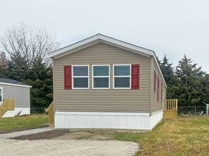 14876 Washington Rd in West Burlington, IA - Building Photo - Building Photo