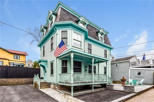 property at 8 Green Pl