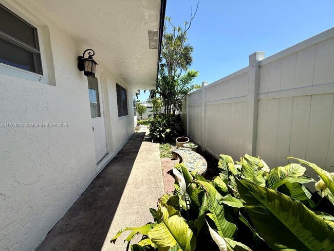 5160 SW 26th Ave in Fort Lauderdale, FL - Building Photo - Building Photo