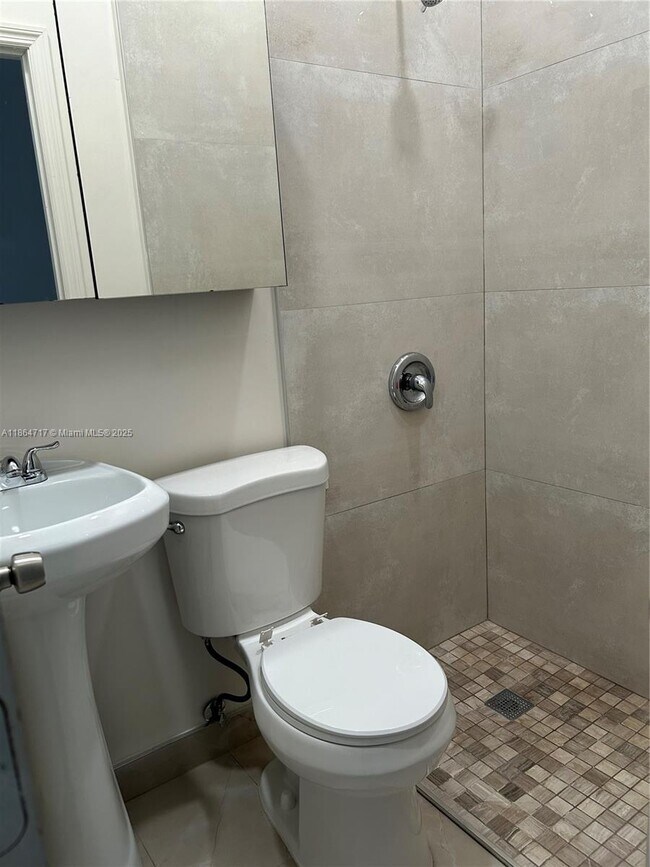 5xx E 50th St in Hialeah, FL - Building Photo - Building Photo