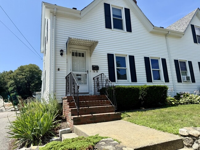 410-412-412 Court St in Plymouth, MA - Building Photo - Building Photo