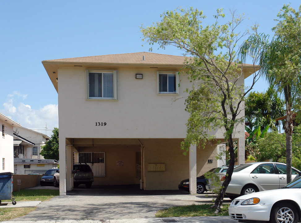 1319 NW 2nd St in Miami, FL - Building Photo