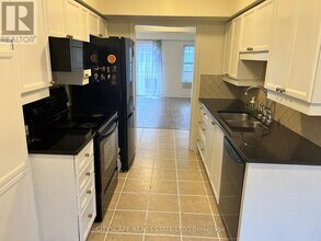 600 Shoreline Dr in Mississauga, ON - Building Photo - Building Photo