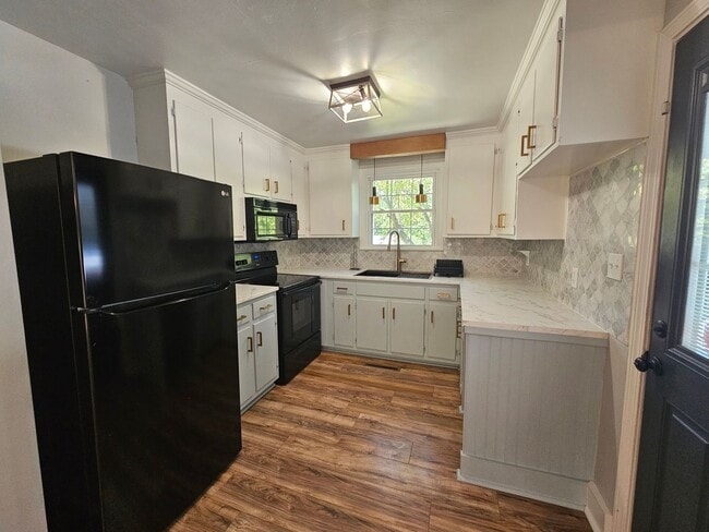 211 Park Ave in Sanford, NC - Building Photo - Building Photo