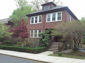 33 Greycliff Rd, Unit 33 in Boston, MA - Foto de edificio - Building Photo