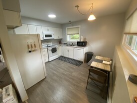 3209 Baxter Rd, Unit 4 Apartamentos