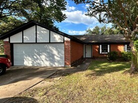 607 La Riviera Cir in Houston, TX - Building Photo