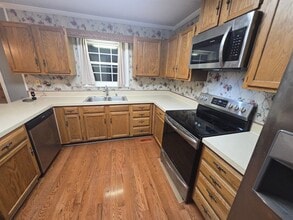 8610 Haw River Rd in Oak Ridge, NC - Building Photo - Building Photo