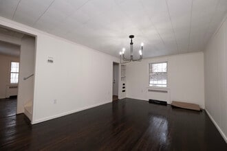 956 Jefferson Dr in Clairton, PA - Building Photo - Building Photo