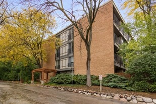 5830 Oakwood Dr in Lisle, IL - Building Photo