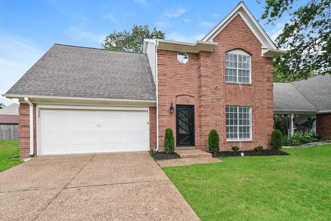 9406 Slezenger Ln in Lakeland, TN - Building Photo