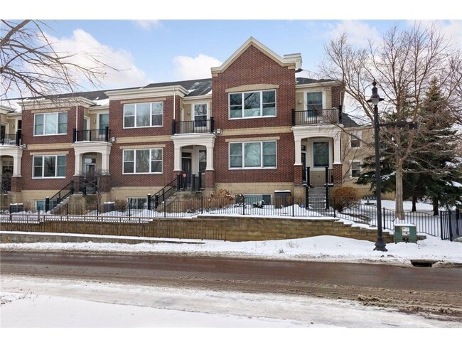 property at 325 W River Pkwy
