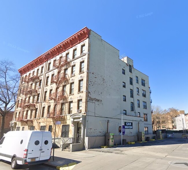 1354 Boston Rd in Bronx, NY - Foto de edificio - Building Photo