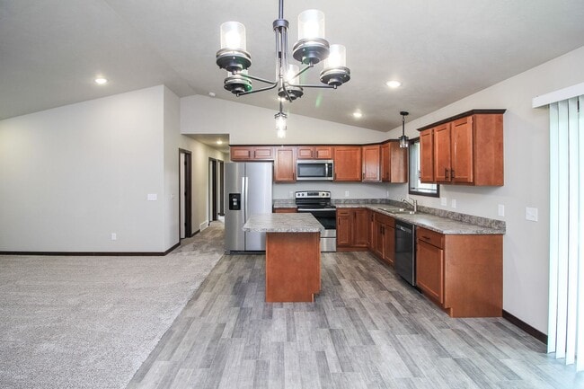 600-620 W Samantha St in Tea, SD - Building Photo - Building Photo