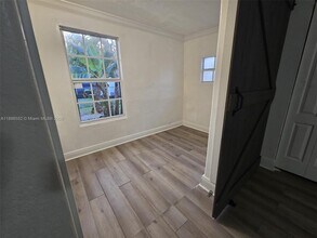 2523 NW 32nd St in Miami, FL - Building Photo - Building Photo