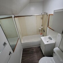 723 Kickbusch St, Unit Upper in Wausau, WI - Foto de edificio - Building Photo