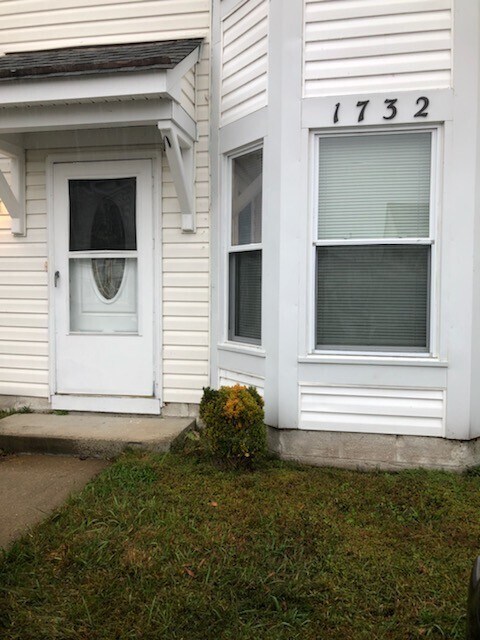 property at 1732 Purchase Arch