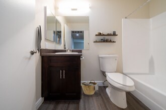 311 Weston Cir in Vista, CA - Foto de edificio - Building Photo