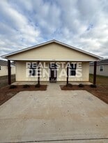 1304 Pierce Ave in Gadsden, AL - Building Photo